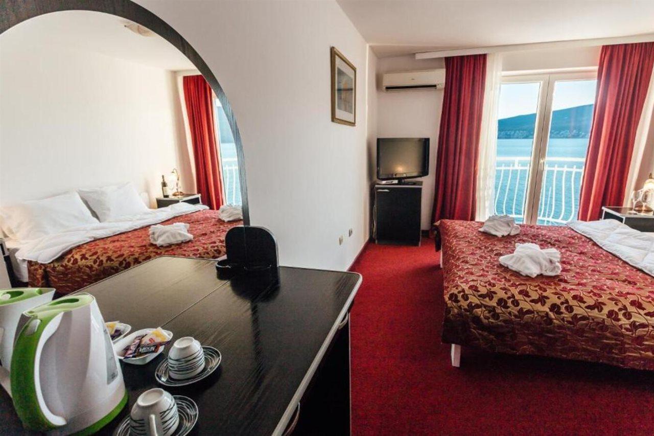 Hotel Azzurro Herceg Novi Exterior foto