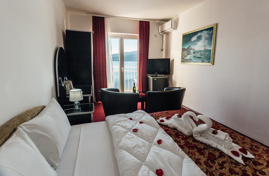 Hotel Azzurro Herceg Novi Exterior foto